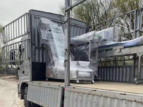 上班之前為客戶裝車發(fā)貨一波